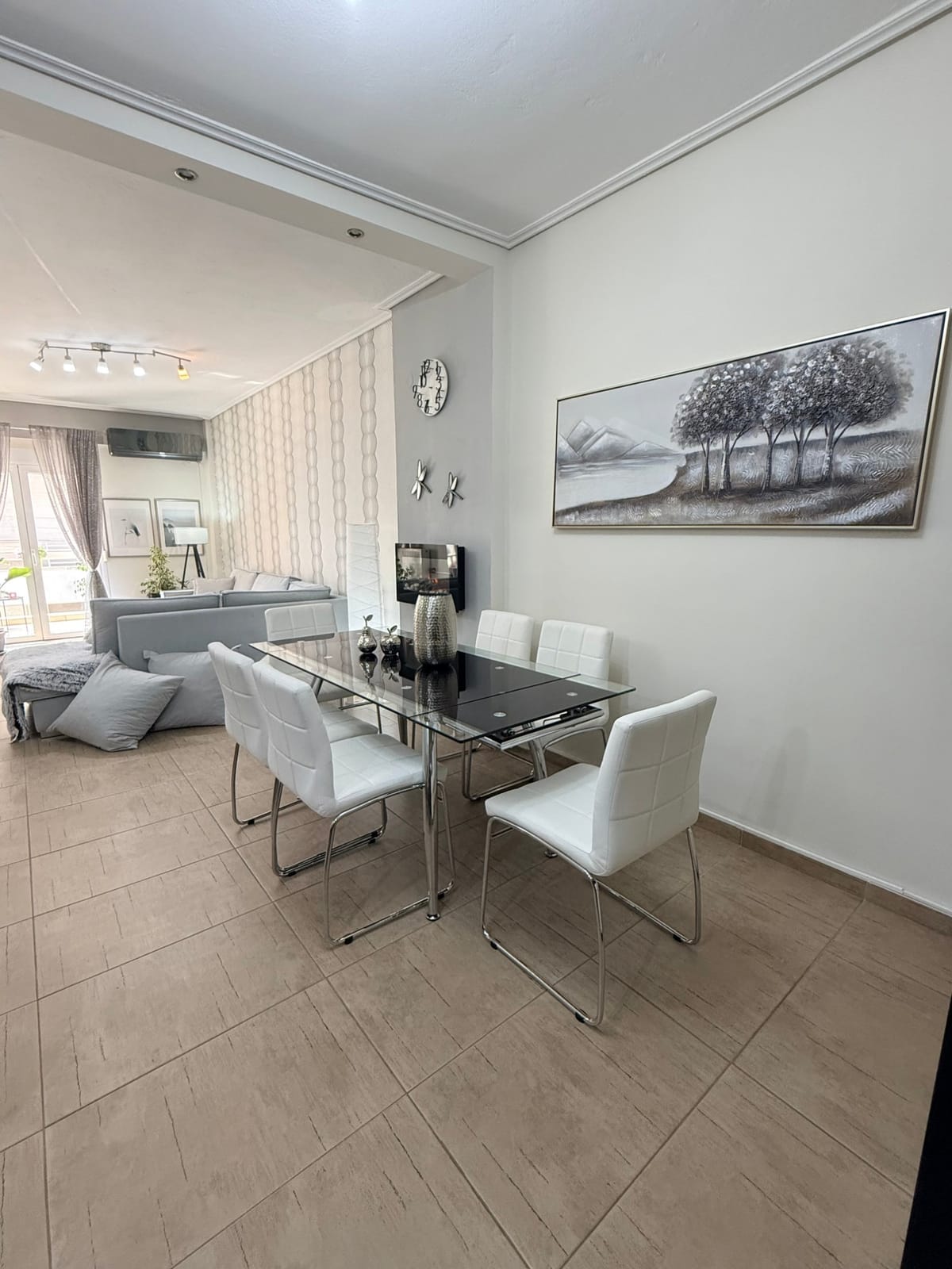 Τραπεζαρία - Dining Area
